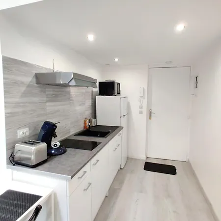 Апартаменты L'atelier Des Carmes *